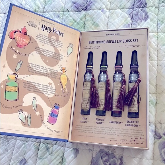 Harry Potter Bewitching Potions Collector Set 4 Lip Glosses SheGlam New In Box - Picture 2 of 3